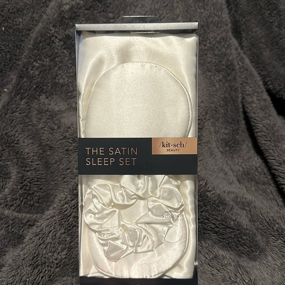 Kitsch Satin Sleep Set - Picture 1 of 2